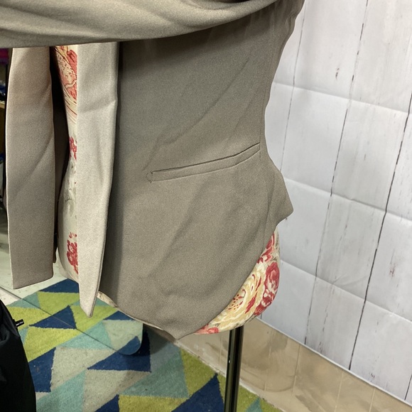 Babaton open front blazer, size 4 - Picture 2 of 8